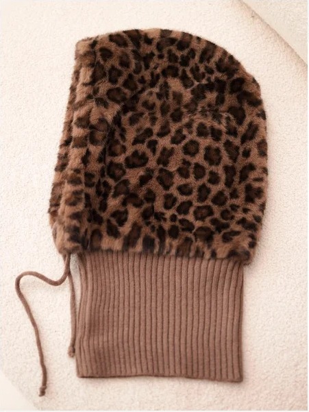 Dámska čiapka kapucňa s kožušinou v leopardí vzor so šnúrkou fango zelená
