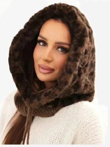 Dámska čiapka s kapucňou a kožušinou s leopardím vzorom so šnúrkami čokoládová
