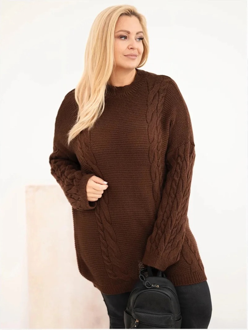 Dámsky sveter Plus Size s vrkočovým vzorom hnedý