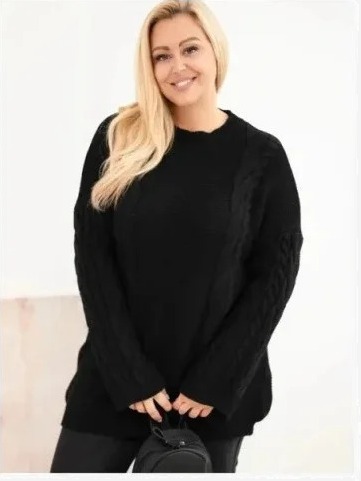 Dámsky sveter Plus Size s vrkočovým vzorom čierny