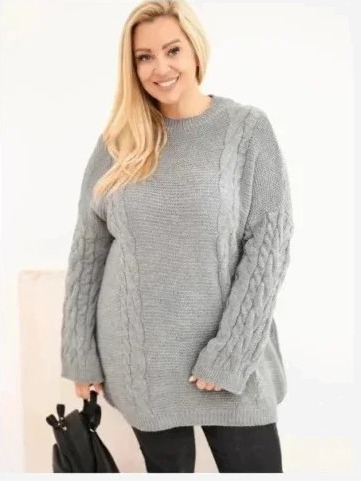 Dámsky sveter Plus Size s vrkočovým vzorom sivý