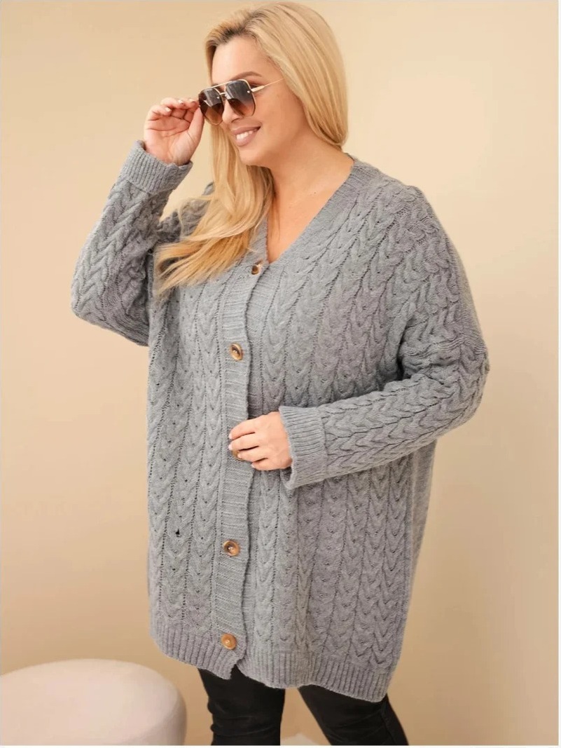 Dámsky kardigán Plus Size s gombíkmi a vrkočovým vzorom sivý