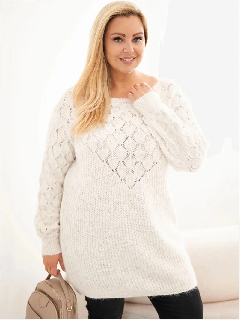 Dámsky sveter Plus Size z dierkovaného úpletu s dlhým rukávom béžový