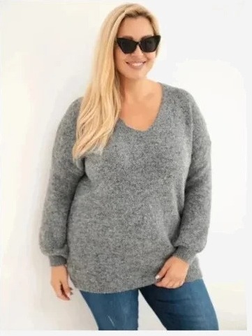 Dámsky sveter Plus Size s vlnou a výstrihom do V grafitový