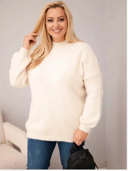 Dámsky sveter Plus Size vo voľnom strihu s dlhým rukávom béžový