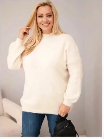 Dámsky sveter Plus Size vo voľnom strihu s dlhým rukávom béžový
