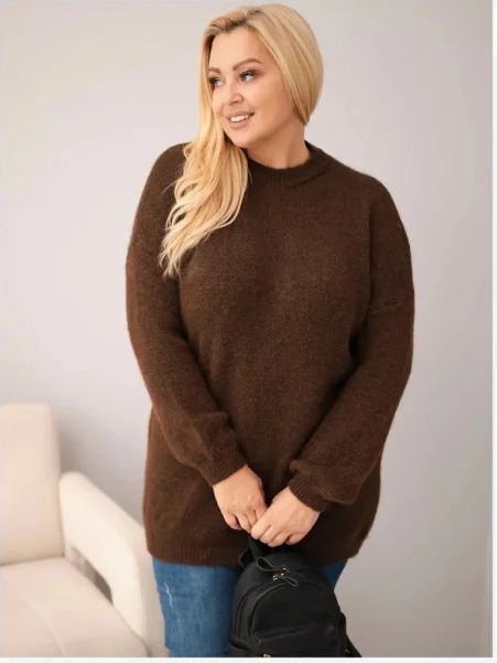 Dámsky sveter Plus Size vo voľnom strihu s dlhým rukávom hnedý
