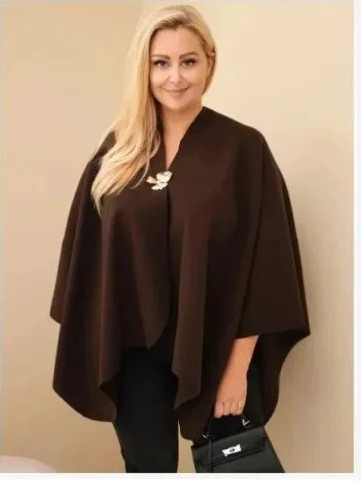Dámske pončo Plus Size s brošňou hnedá