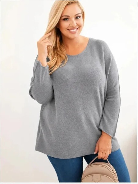 Dámsky sveter plus size s lodičkovým výstrihom grafitu