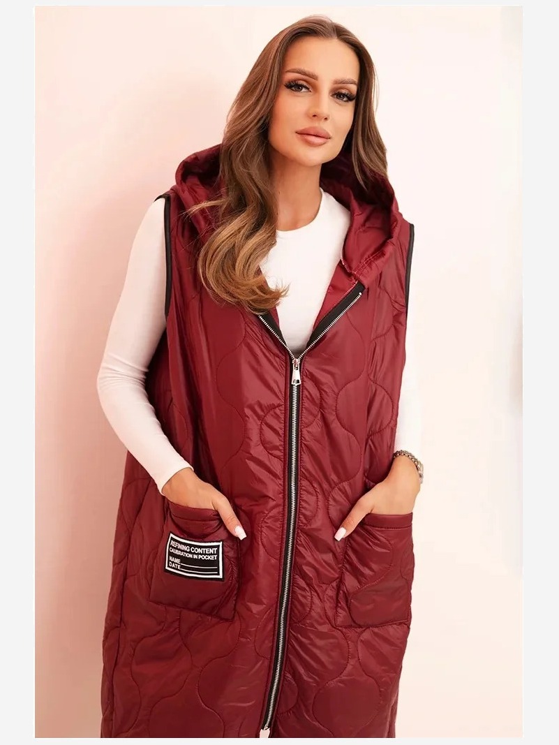 Dámska prešívaná vesta Plus Size s kapucňou na zips bordová