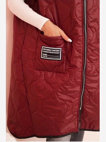Dámska prešívaná vesta Plus Size s kapucňou na zips bordová