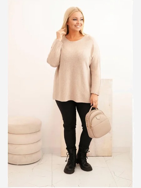 Dámsky sveter plus size s lodičkovým výstrihom tmavobéžový