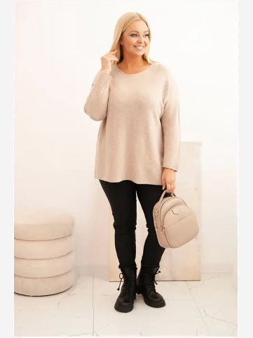 Dámsky sveter plus size s lodičkovým výstrihom tmavobéžový