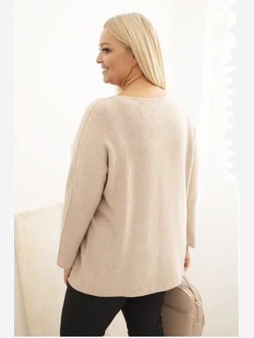 Dámsky sveter plus size s lodičkovým výstrihom tmavobéžový