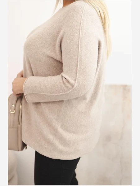 Dámsky sveter plus size s lodičkovým výstrihom tmavobéžový