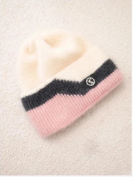 Čiapka dámska beanie rebrovaná s ozdobou béžový+prášok