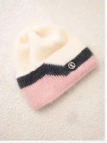 Čiapka dámska beanie rebrovaná s ozdobou béžový+prášok