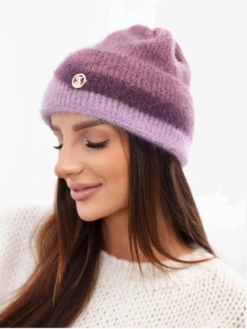 Čiapka dámska beanie rebrovaná s ozdobou tmavoružová+fialový