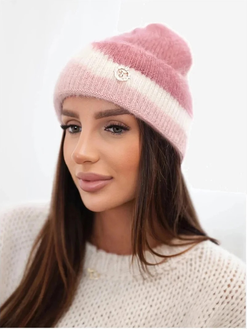 Čiapka dámska beanie rebrovaná s ozdobou tmavoružová+prášok