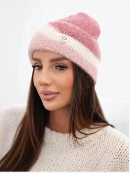 Čiapka dámska beanie rebrovaná s ozdobou tmavoružová+prášok