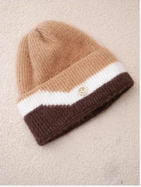 Čiapka dámska beanie rebrovaná s ozdobou camel+hnedá