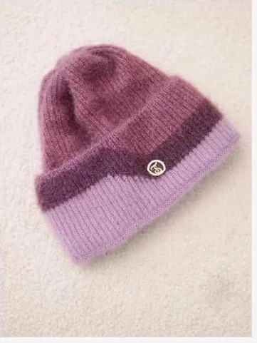 Čiapka dámska beanie rebrovaná s ozdobou tmavoružová+fialový