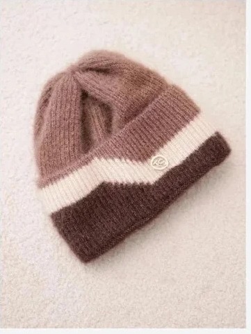 Čiapka dámska beanie rebrovaná s ozdobou fango+hnedá