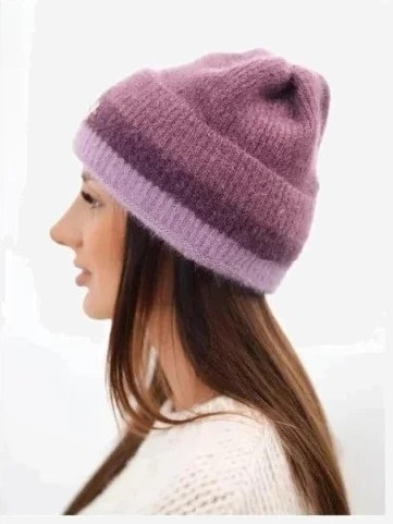 Čiapka dámska beanie rebrovaná s ozdobou tmavoružová+fialový