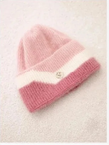 Čiapka dámska beanie rebrovaná s ozdobou prášok+tmavoružová