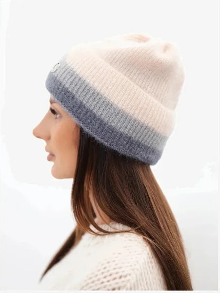 Čiapka dámska beanie rebrovaná s ozdobou prášok+tmavosivá