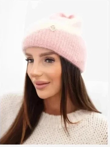 Čiapka dámska klasická s ozdobným emblémom Prášok+Ecru