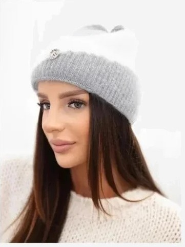 Čiapka dámska klasická s ozdobným emblémom sivá+biela