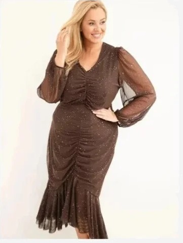 Šaty dámske Plus Size s prídavkom viskózy s riasením hnedý