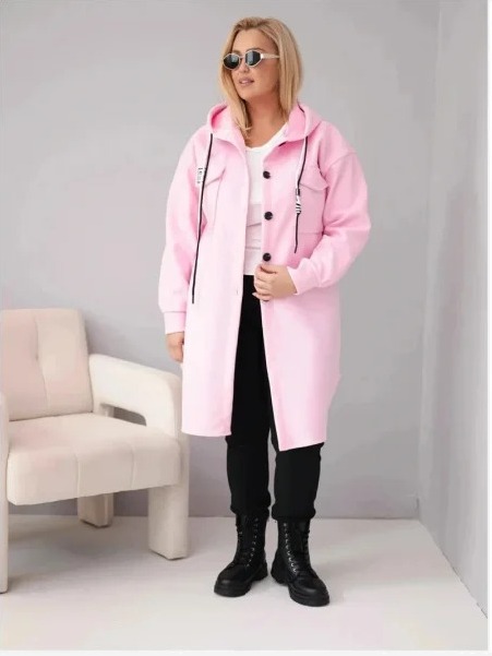 Dámsky kabát Plus Size s kapucňou zapínaný na gombíky cukríková ružová