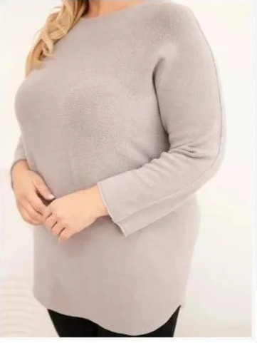 Dámsky sveter plus size s lodičkovým výstrihom Capuccino