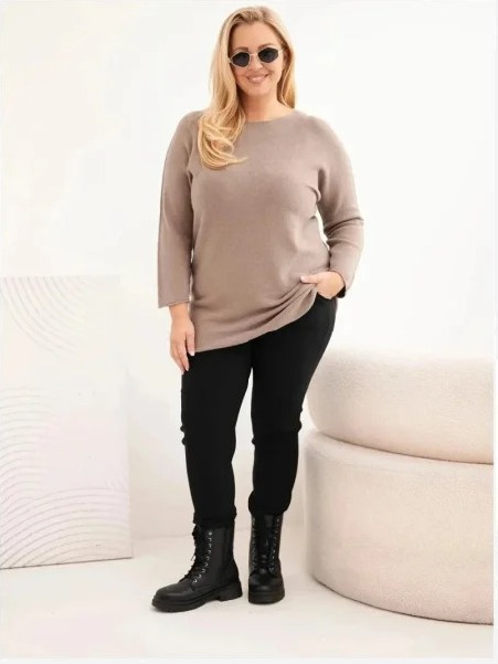 Dámsky sveter plus size s lodičkovým výstrihom Fango