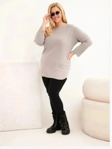 Dámsky sveter plus size s lodičkovým výstrihom Capuccino