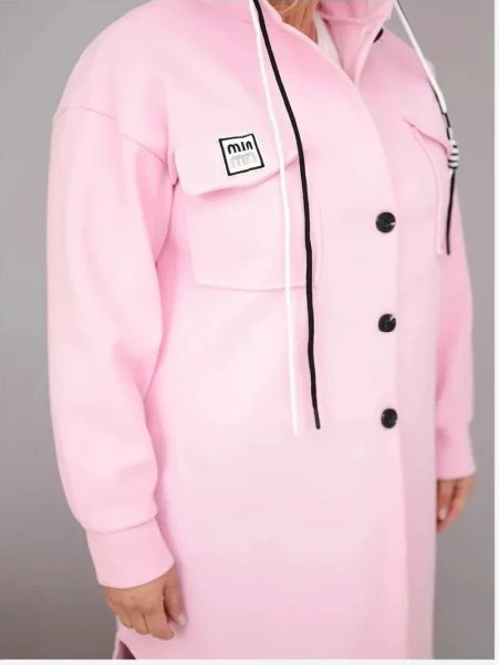 Dámsky kabát Plus Size s kapucňou zapínaný na gombíky cukríková ružová