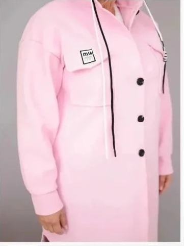 Dámsky kabát Plus Size s kapucňou zapínaný na gombíky cukríková ružová