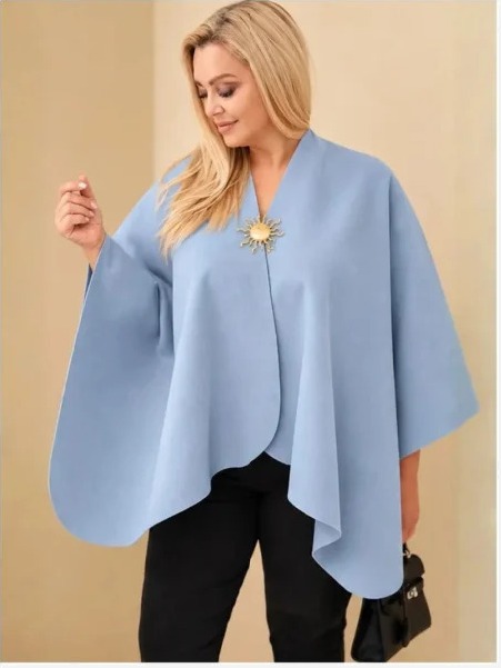 Dámske pončo plus size s brošňou džínsy