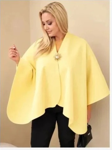 Dámske pončo plus size s brošňou žltá