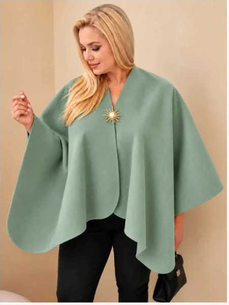 Dámske pončo plus size s brošňou tmavámätová