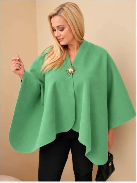 Dámske pončo plus size s brošňou zelená