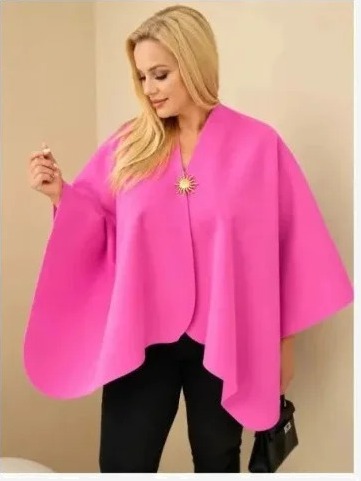 Dámske pončo plus size s brošňou ružová