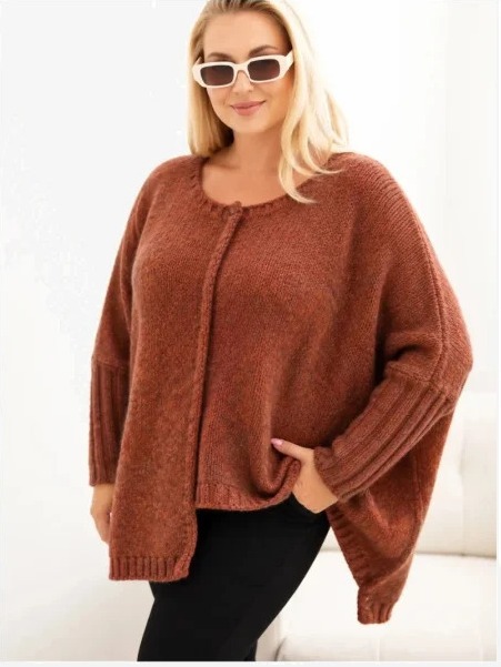 Dámsky sveter Plus Size z akrylom vo voľnom strihu a rukávom 3/4 rudy