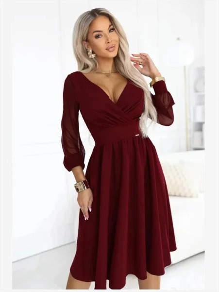 657-3 Elegantné midi šaty s prekladaným výstrihom a tylovými rukávmi - bordó