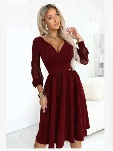 657-3 Elegantné midi šaty s prekladaným výstrihom a tylovými rukávmi - bordó