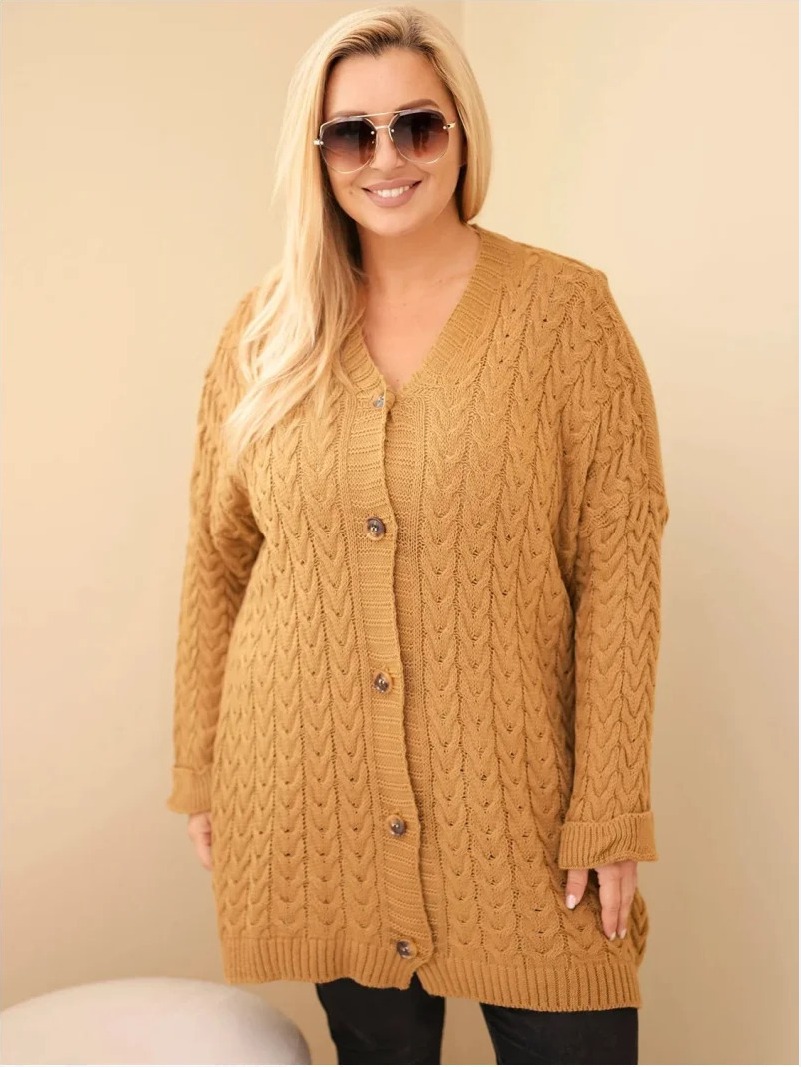 Dámsky kardigán Plus Size s gombíkmi a vrkočovým vzorom camel