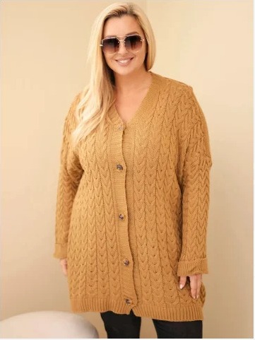 Dámsky kardigán Plus Size s gombíkmi a vrkočovým vzorom camel