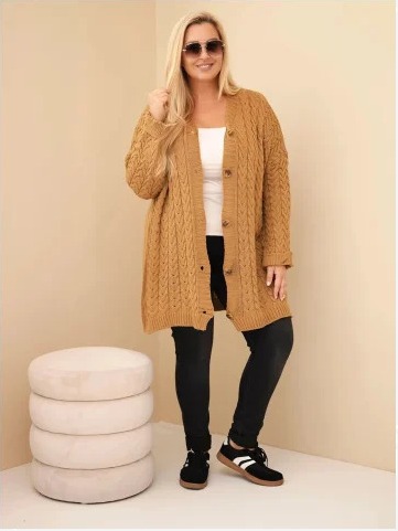 Dámsky kardigán Plus Size s gombíkmi a vrkočovým vzorom camel